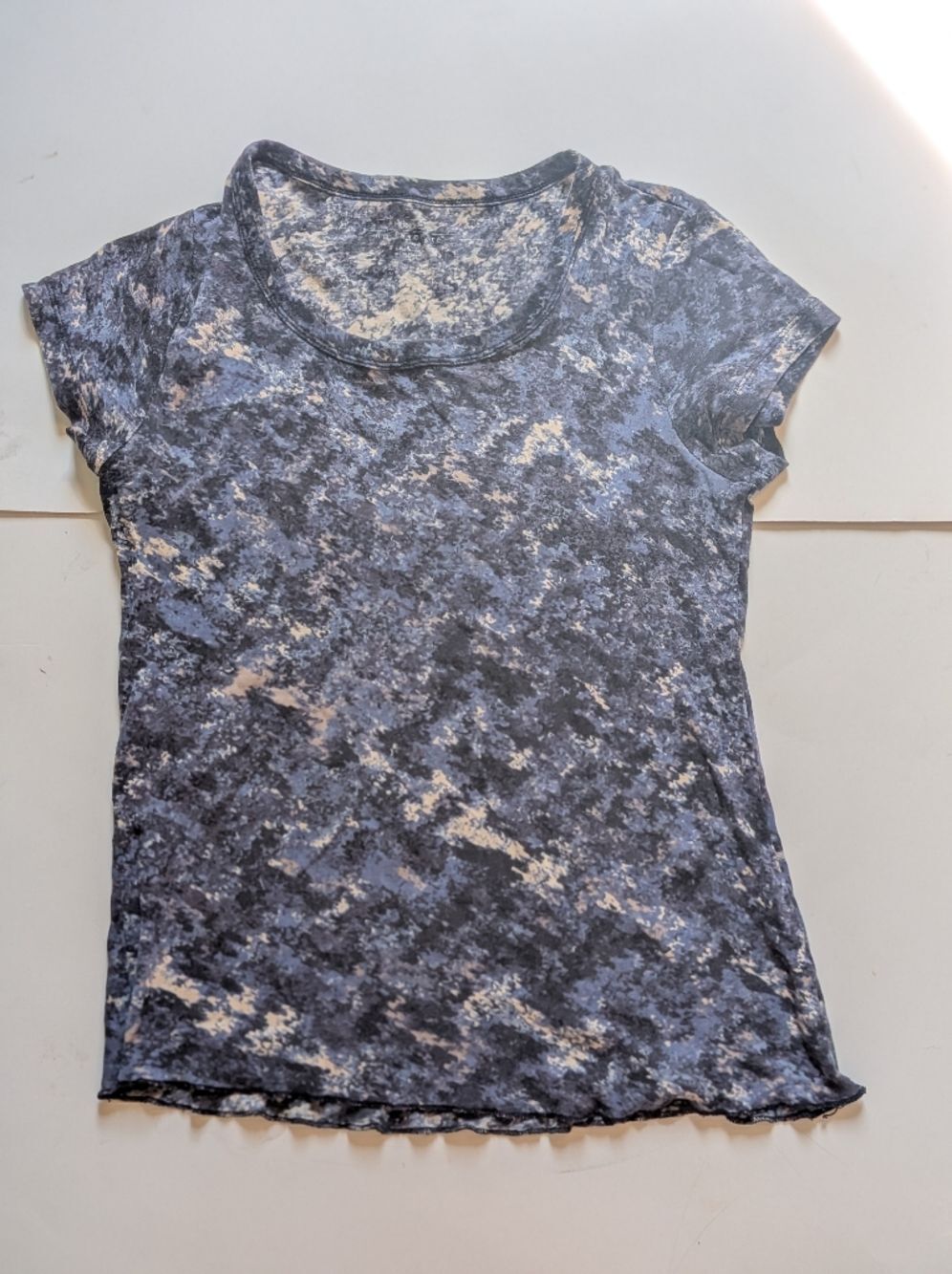 Daisy Feunetes | Marble Print Tee Blue Gray Knit T-Shirt Size S